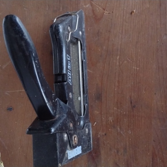 All-in-1 Black Staple Gun - Picture 3 of 3